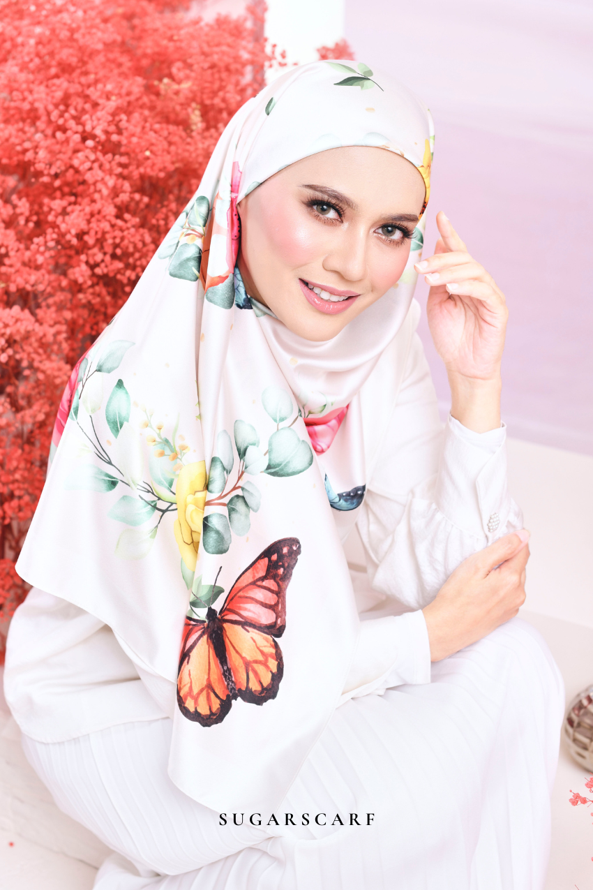 YES DEFECT - ( Square ) Garden of Hurrem Bloom Mixed Silk Satin Scarf ( JEHAN )