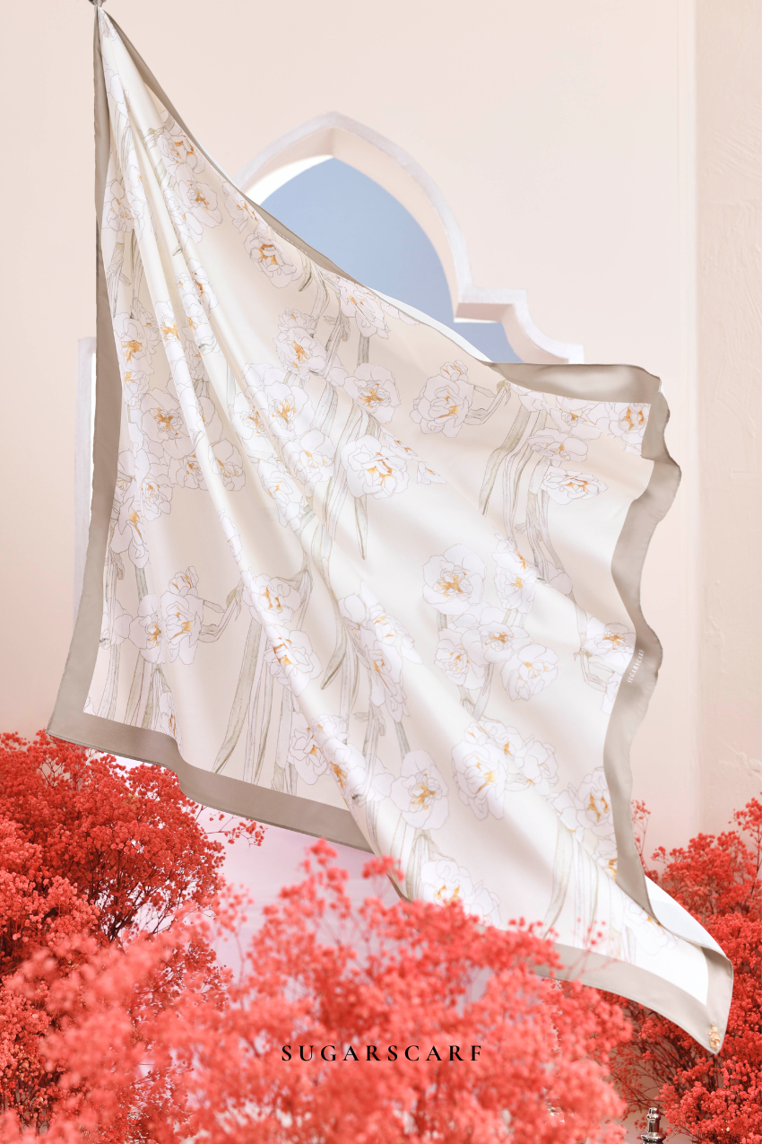 ( Square ) Garden of Hurrem Bloom Mixed Silk Satin Scarf ( YASMEEN )