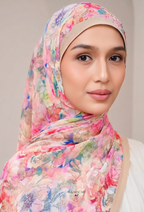 Fall In Love Wide Ultra Fine Pleated Shawl Ironless · in Sollene