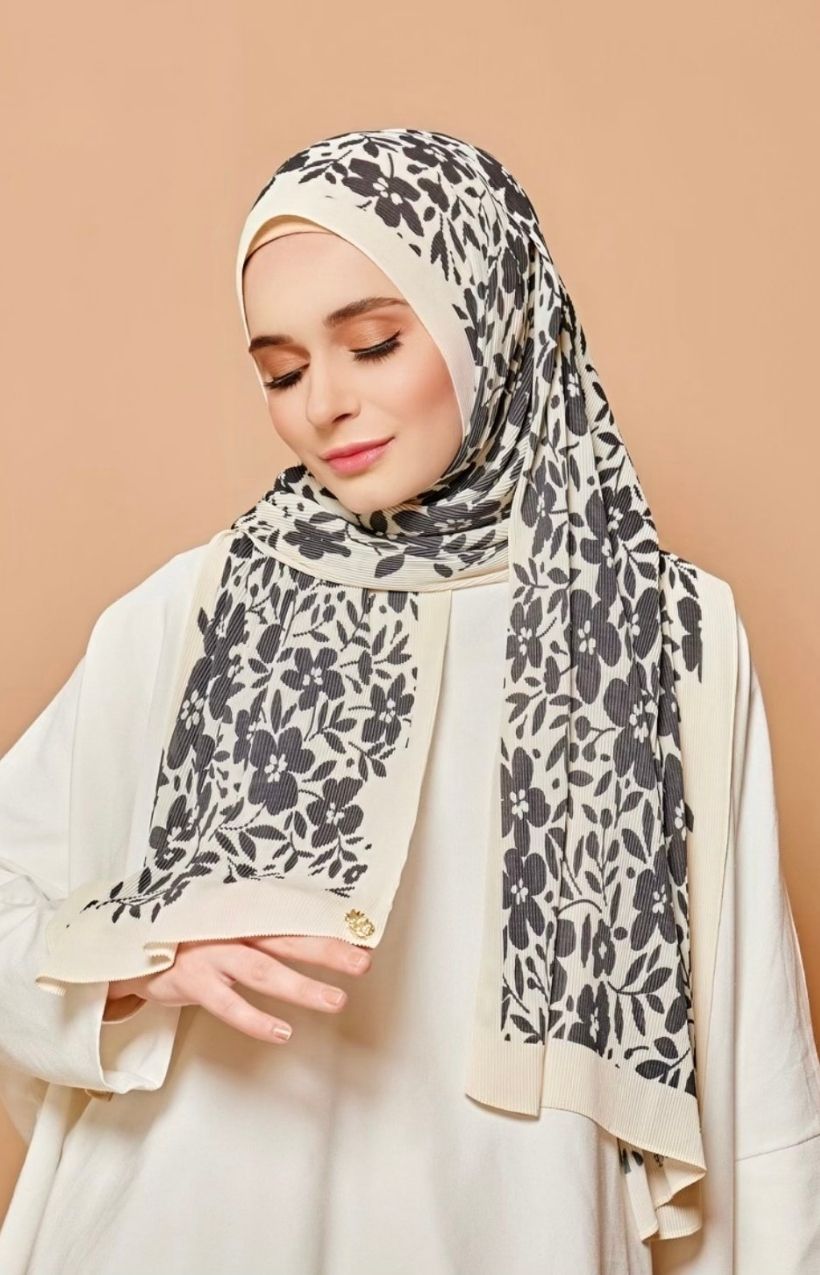 (SAMPLE) (PLEATS WIDE) Hello Gorgeous in Amazing