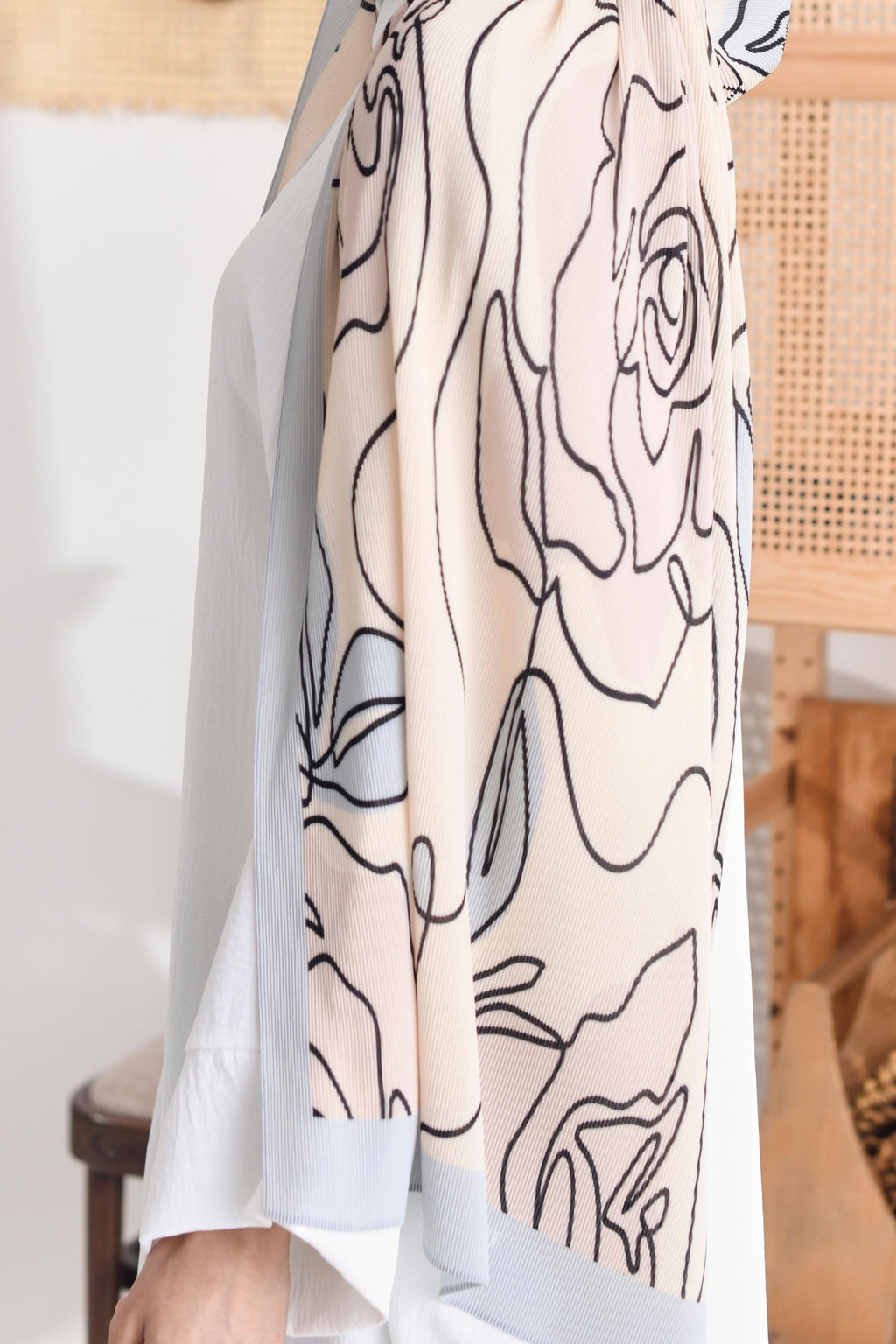 (SAMPLE) ( Full Wide Pleats Shawl ) Abstract x Bloom ( Medellin )