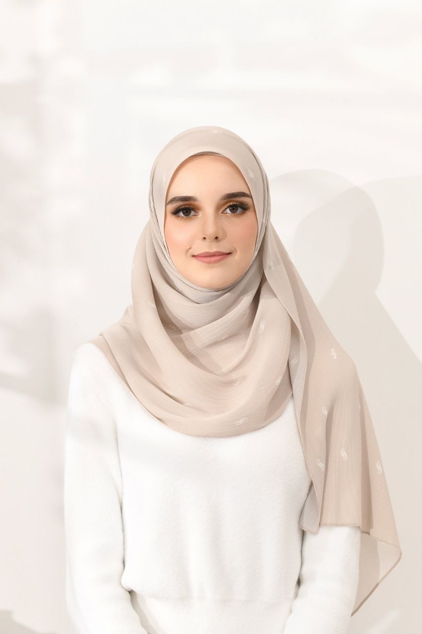 Sample - Monogram Wide Pleats Shawl (Creative Beige)