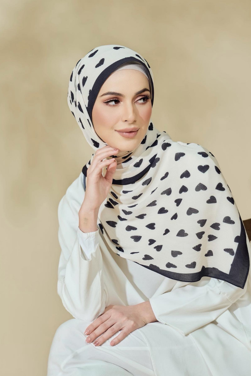 SAMPLE) Abstract x Bloom Journey Wide Pleats Scarf In Heart and Rol