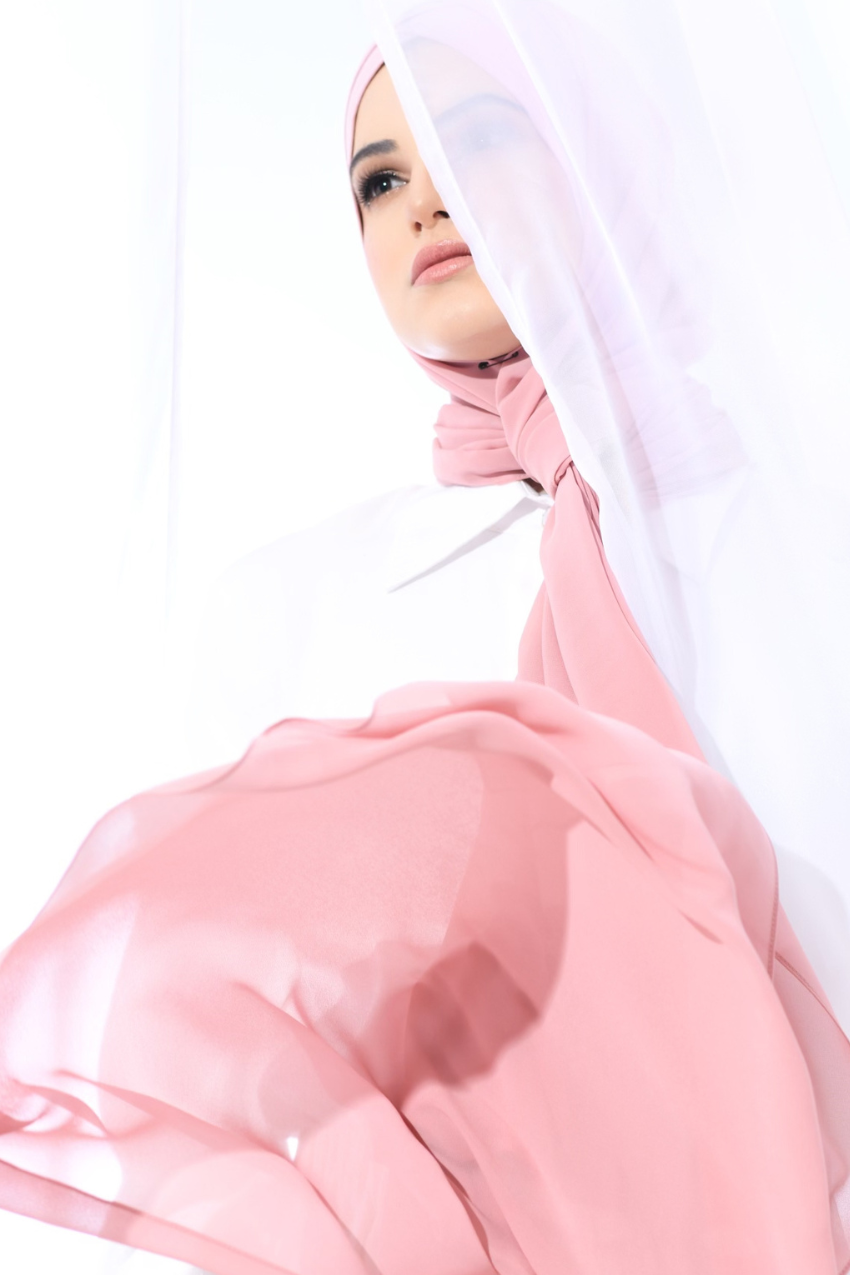 Madison Classic Lux Chiffon Semi Instant In Strawberry Milkshake