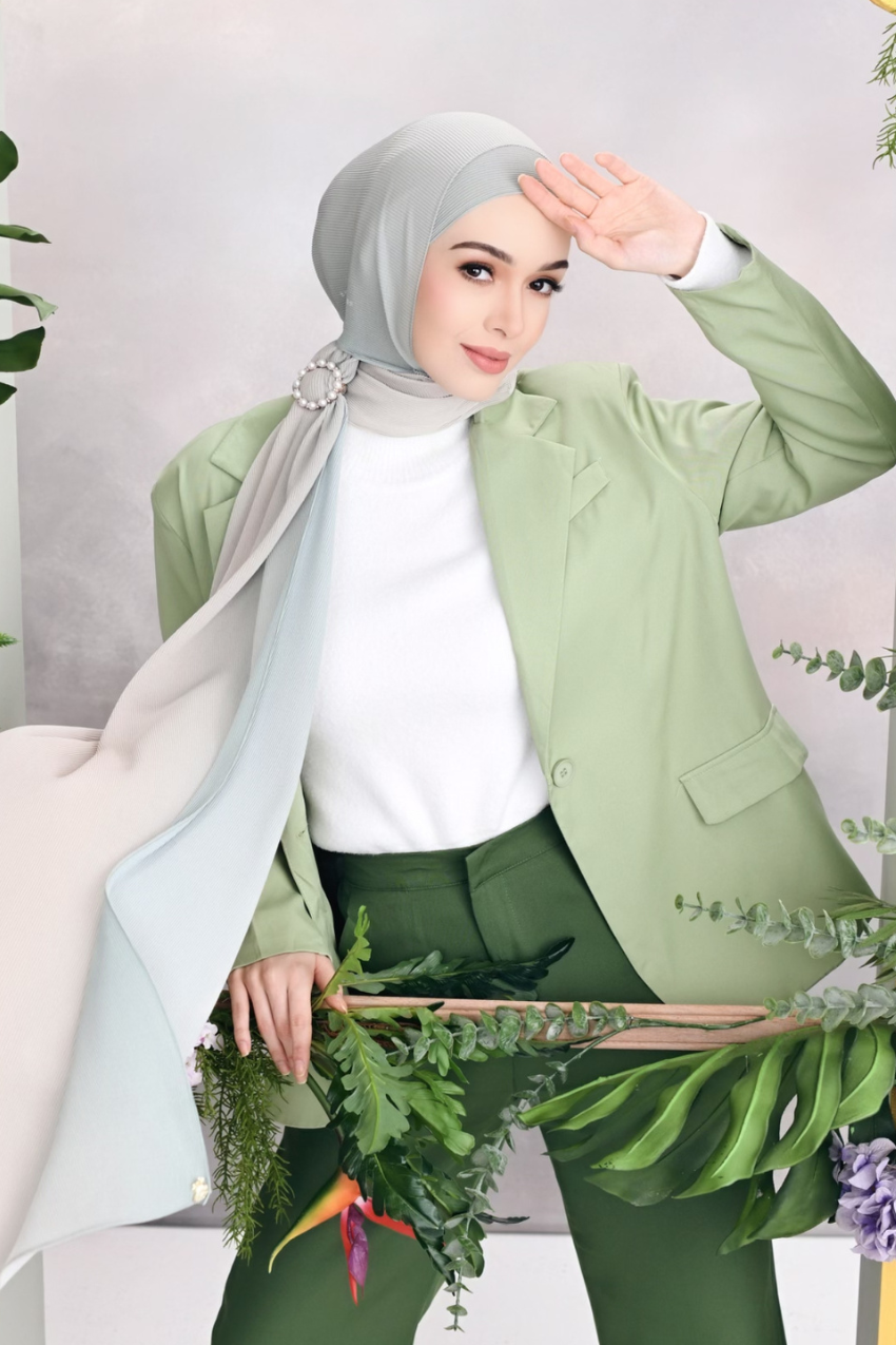 Yes Defect ( Full Wide Pleats Shawl ) Ombré ( Radiance) Code C