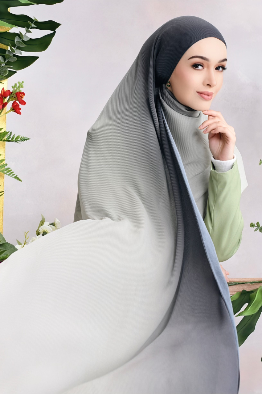 Monogram Wide Pleats Shawl (Purity)