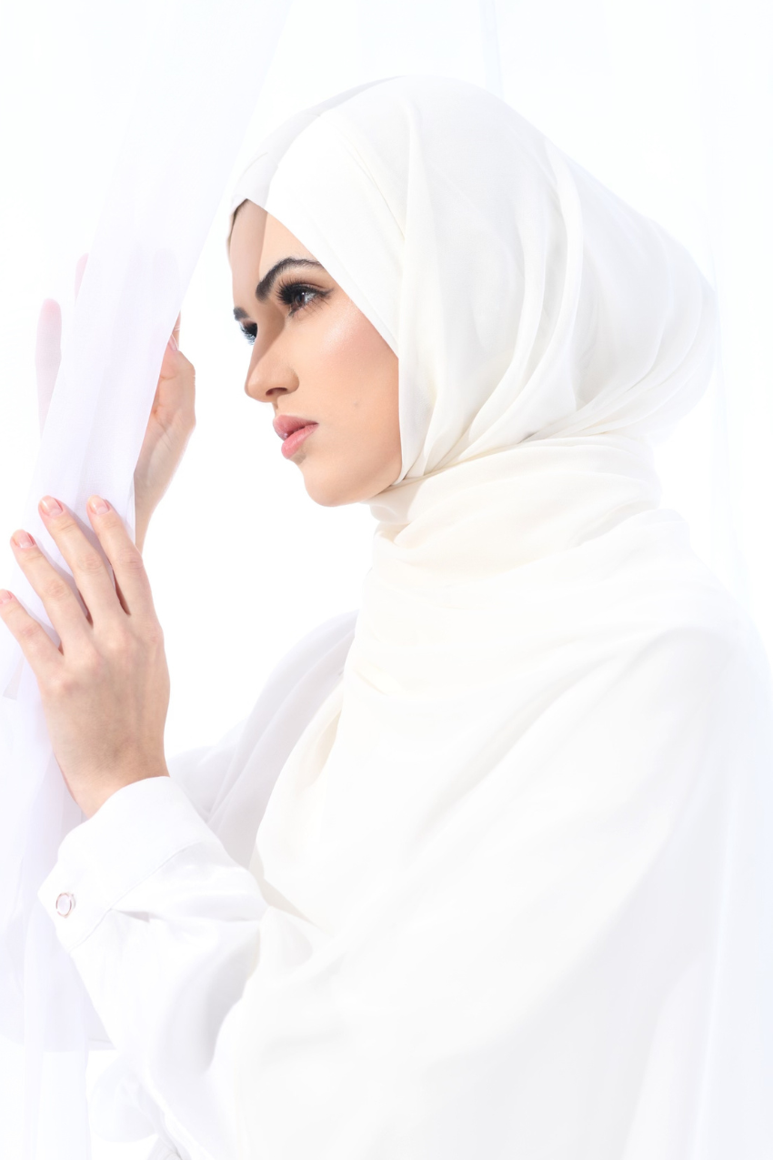 YES DEFECT - Madison Classic Lux Chiffon Semi Instant In White Chocolate ( Off-White )