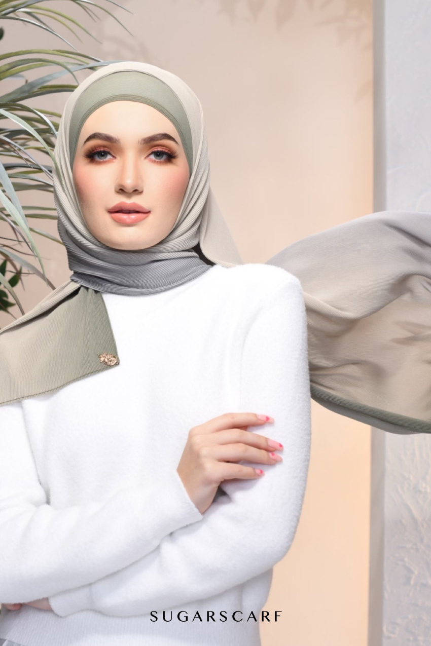 YES Defect Ombré Lumiére Wide Pleats in Kira - Code E