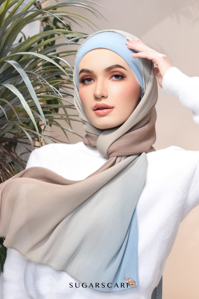 Sample Ombré Lumiére Wide Pleats in Raisa