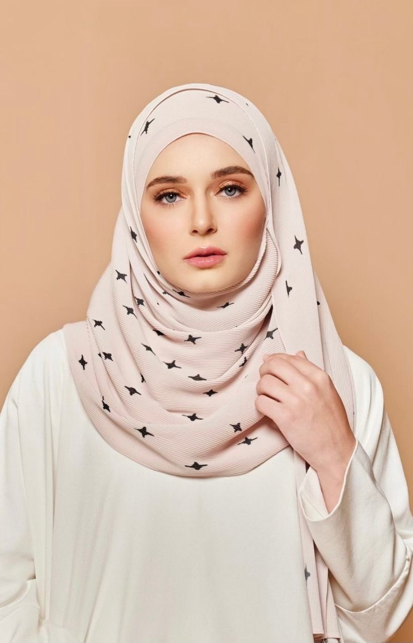 (SAMPLE) (PLEATS WIDE) Hello Gorgeous in KiraKira