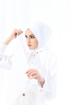 YES DEFECT - Madison Classic Lux Chiffon Semi Instant In Snow White ( Pure White )