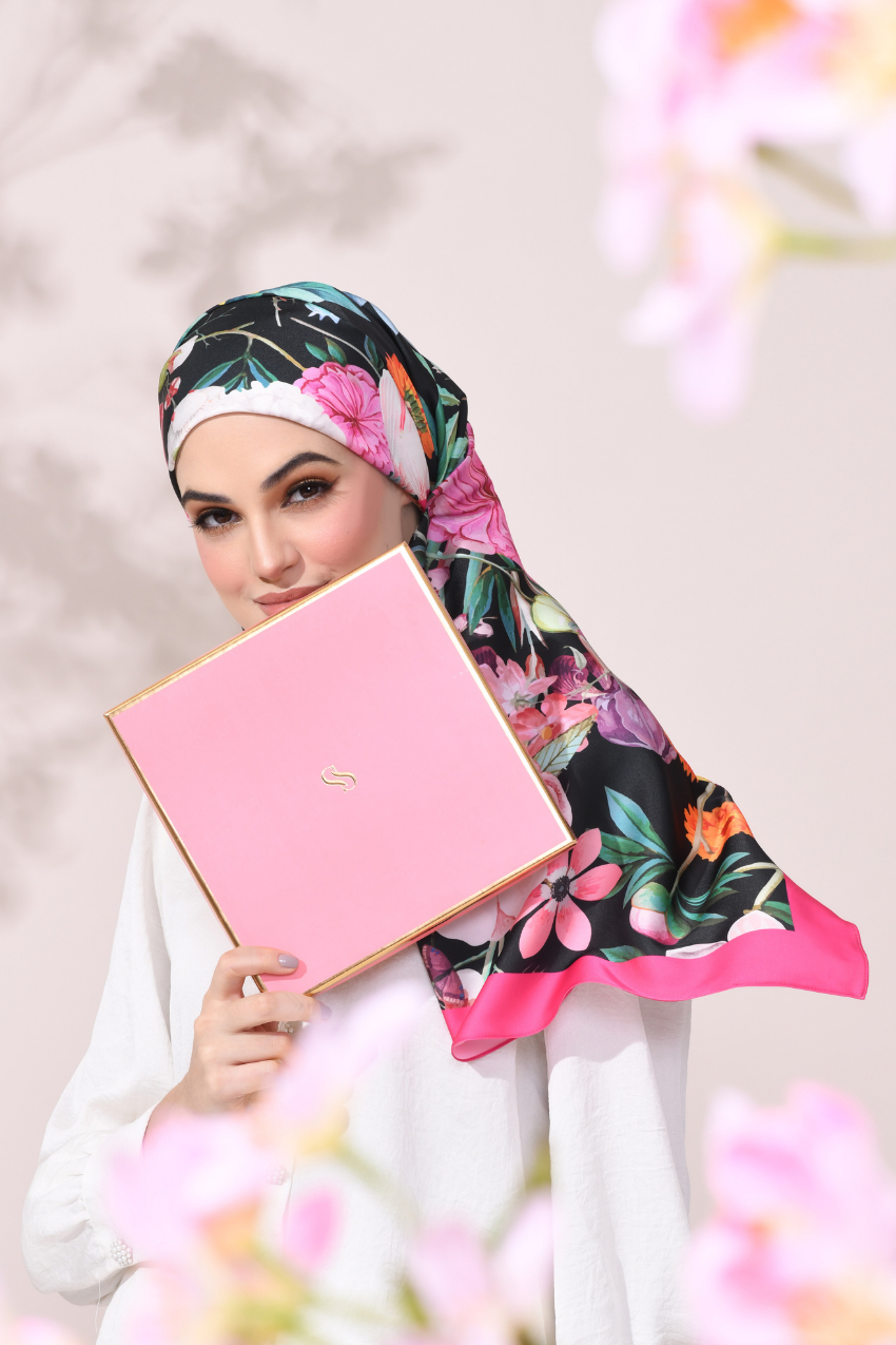 YES DEFECT - ( Square ) SWEETHEART Soft Silk Matte Satin ( BE MINE )