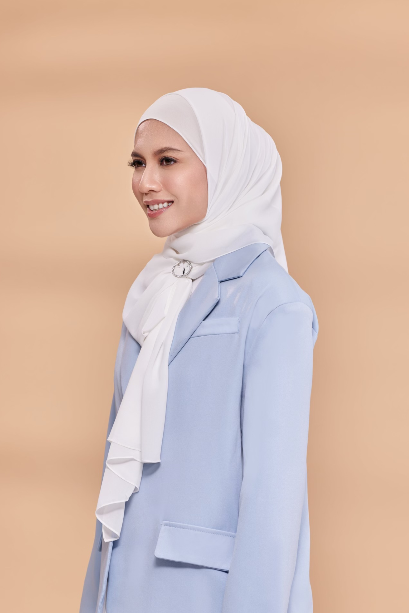 YES DEFECT - Emily Lux Chiffon ( Boss Babe - Winter White )