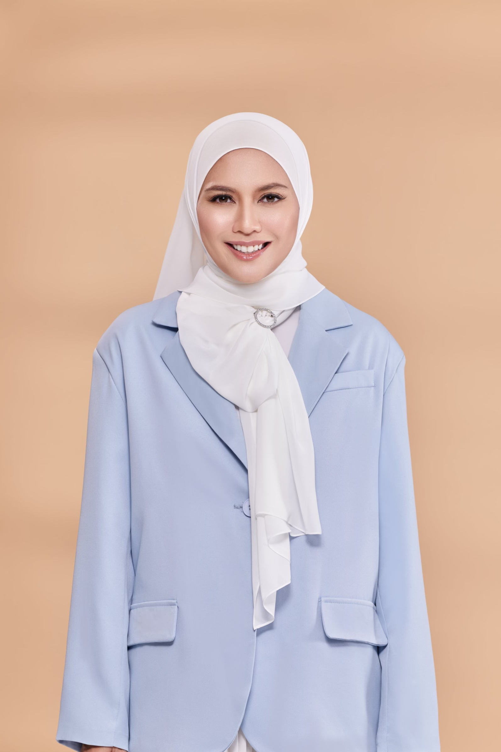 YES DEFECT - Emily Lux Chiffon ( Boss Babe - Winter White )