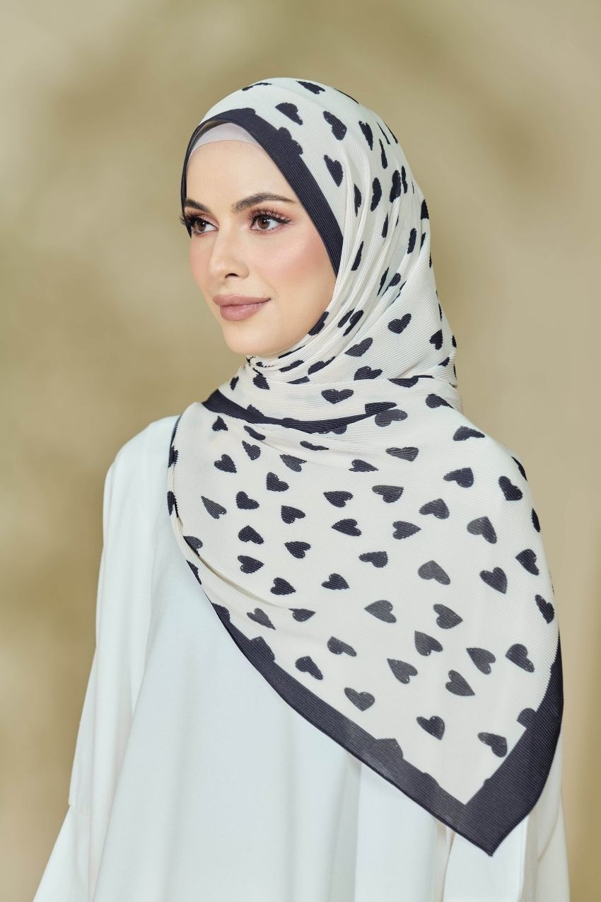 (SAMPLE) Abstract x Bloom Journey Wide Pleats Scarf In ( Heart and Roll )