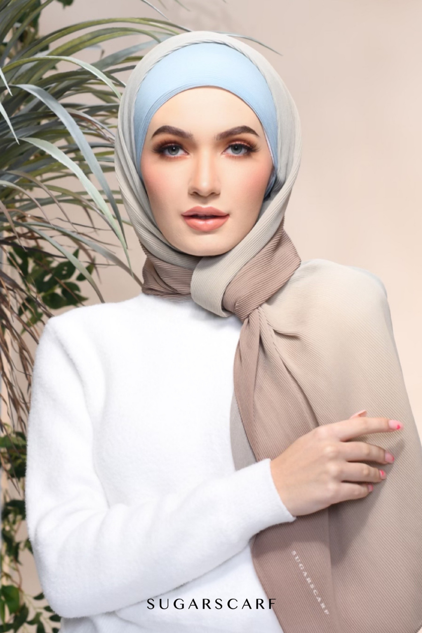 Sample Ombré Lumiére Wide Pleats in Raisa