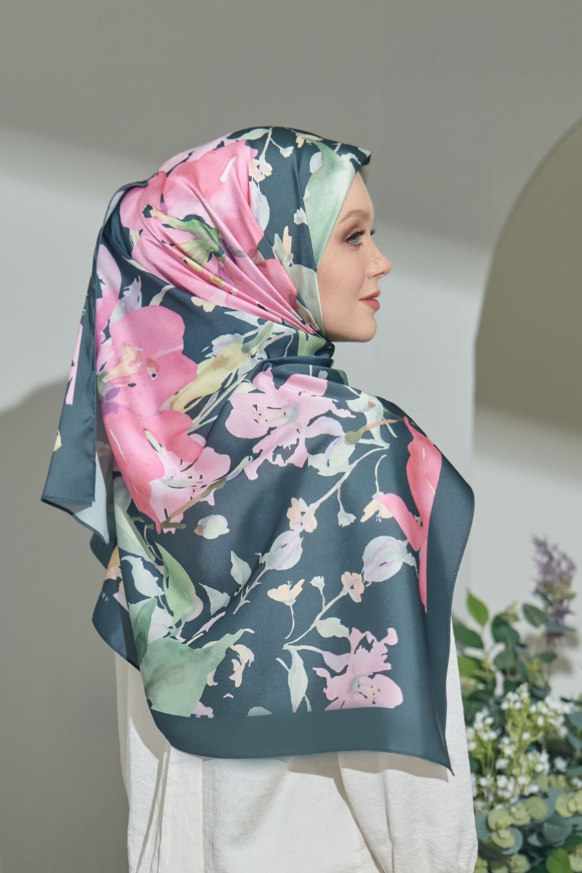 YES ( Square ) Paint in Bloom Mixed Satin Silk Scarf ( GOSSIP )