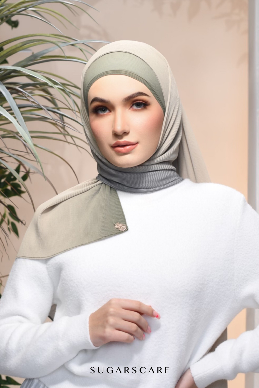 YES Defect Ombré Lumiére Wide Pleats in Kira - Code E