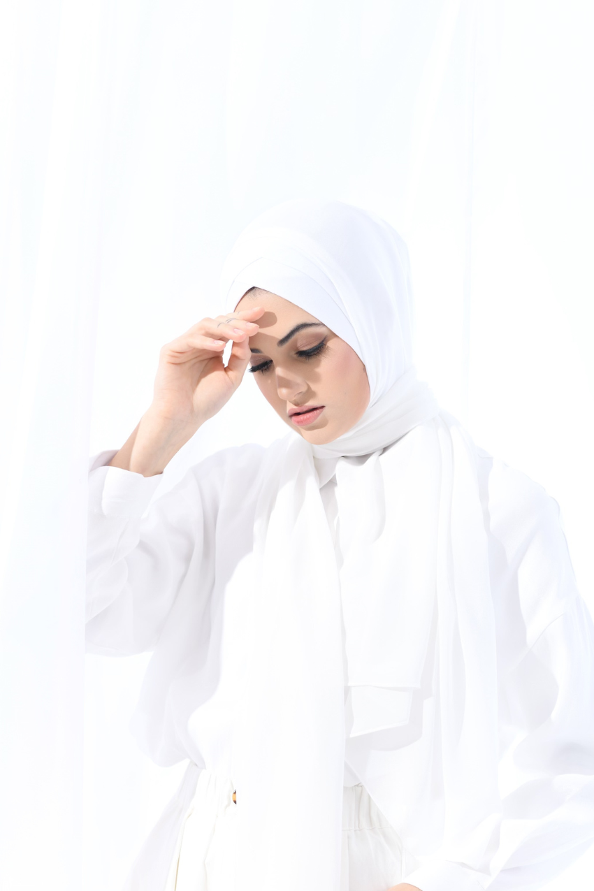 YES DEFECT - Madison Classic Lux Chiffon Semi Instant In Snow White ( Pure White )