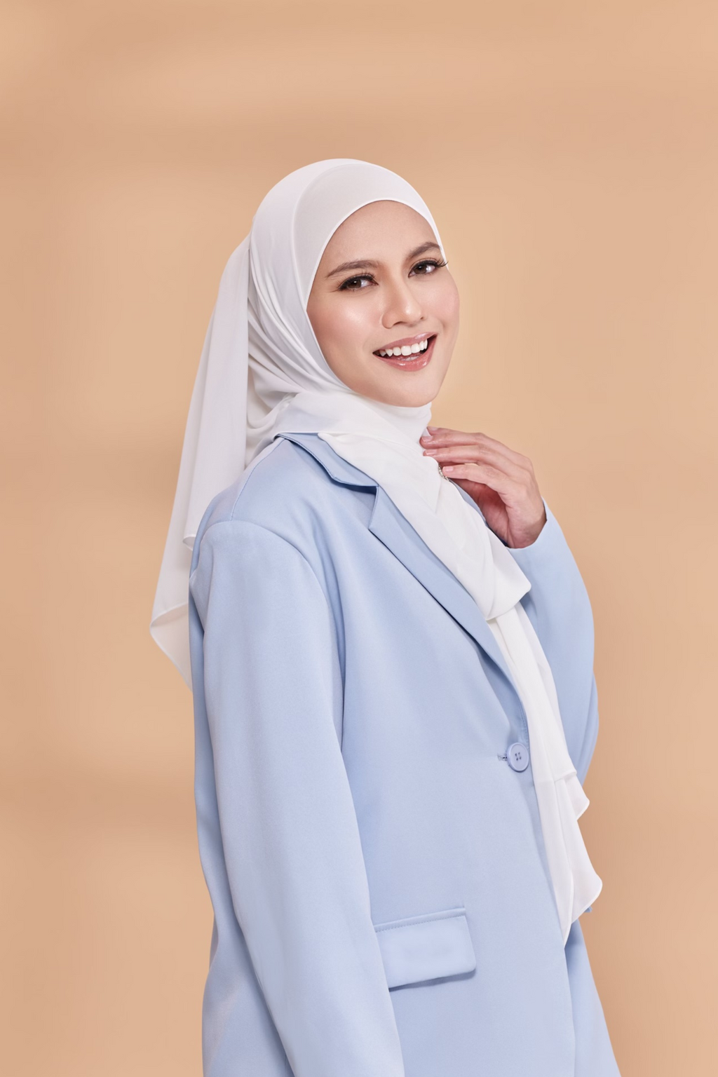 YES DEFECT - Emily Lux Chiffon ( Boss Babe - Winter White )