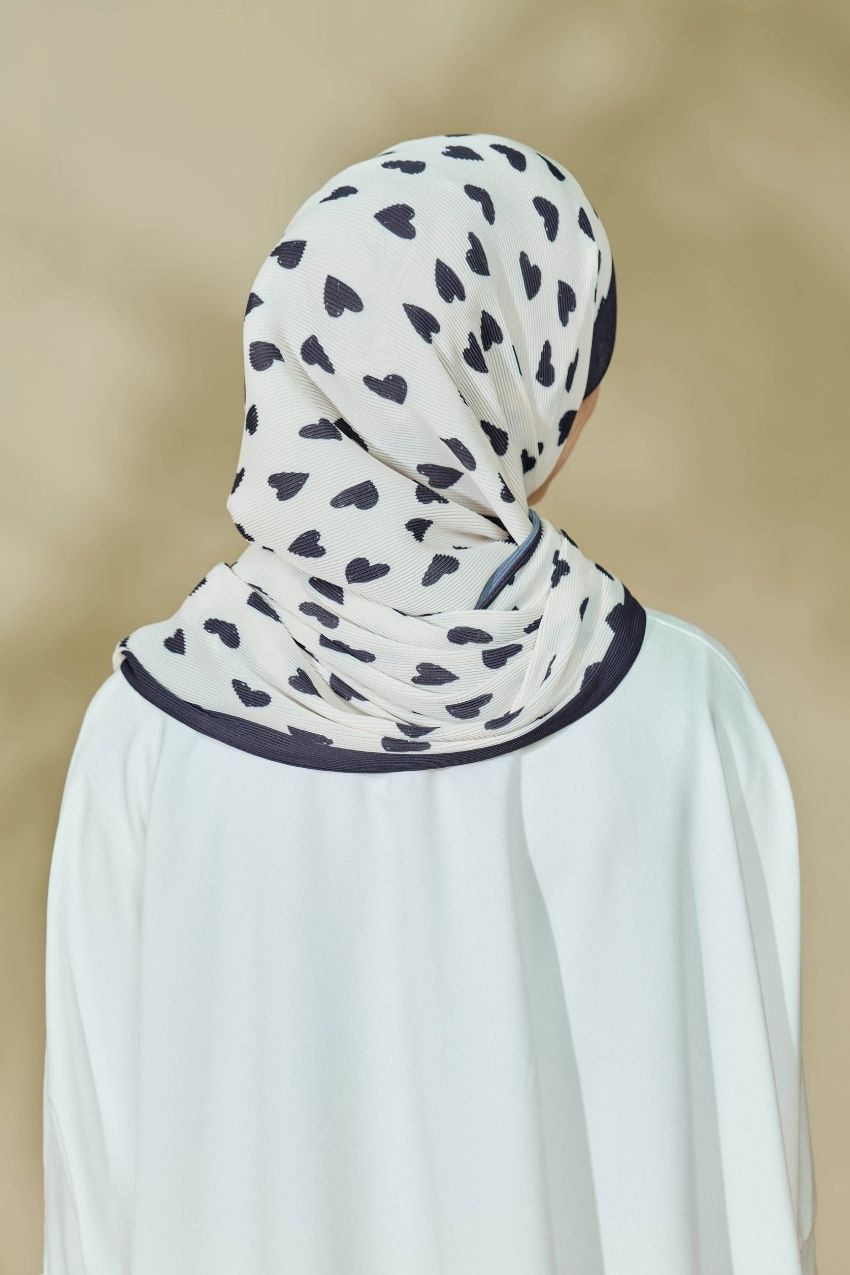 (SAMPLE) Abstract x Bloom Journey Wide Pleats Scarf In ( Heart and Roll )