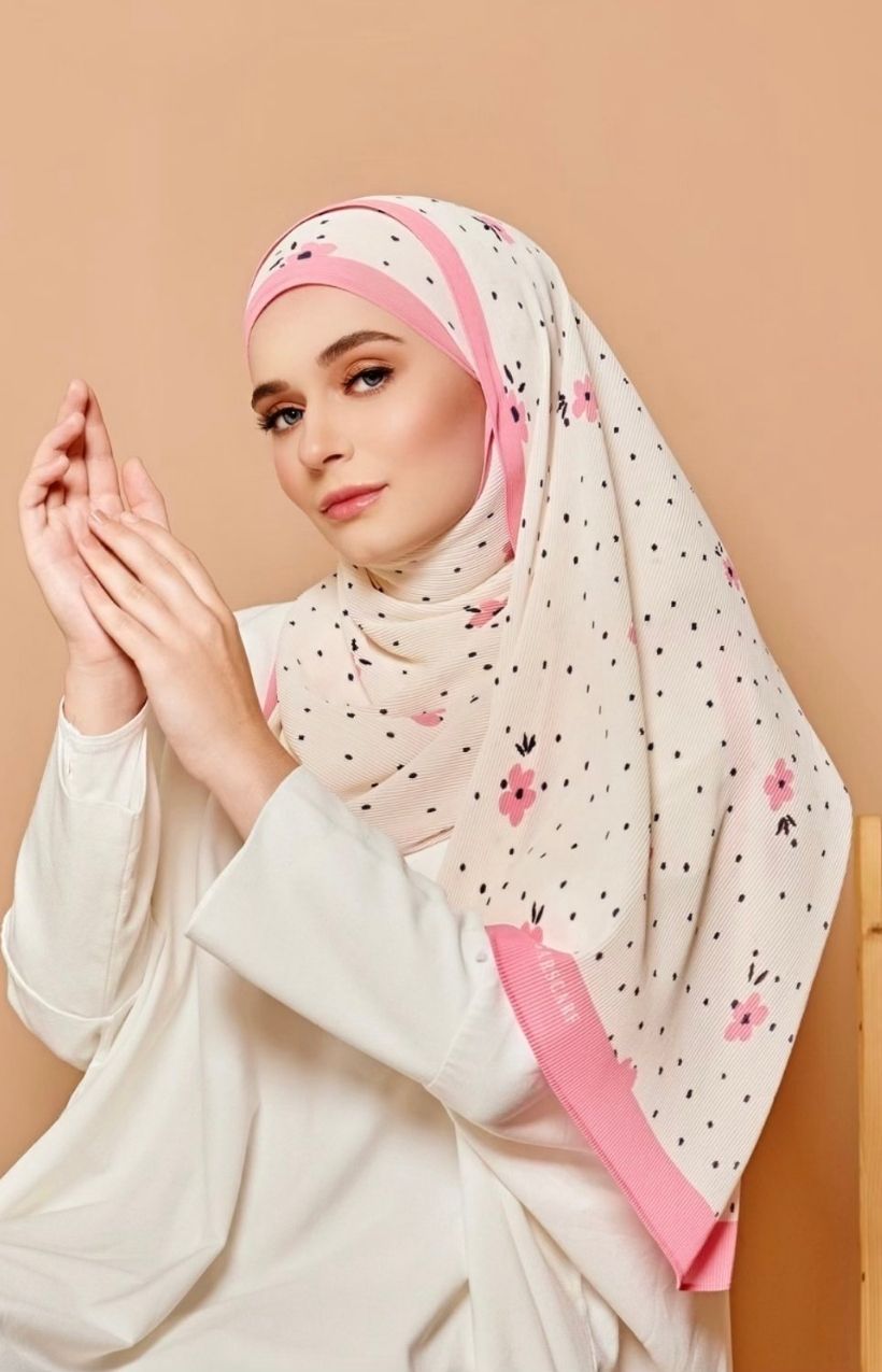 (SAMPLE) (PLEATS WIDE) Hello Gorgeous in Pretty in Pink