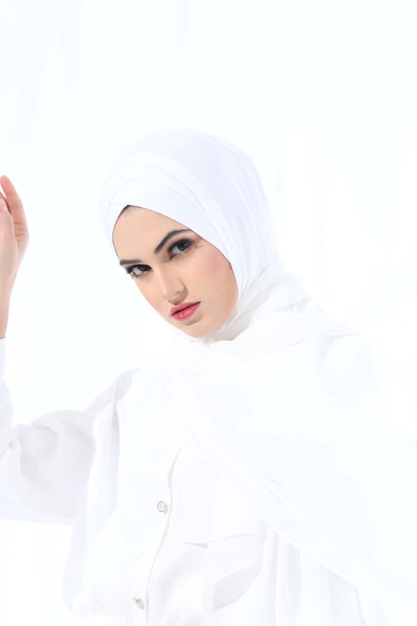 YES DEFECT - Madison Classic Lux Chiffon Semi Instant In Snow White ( Pure White )