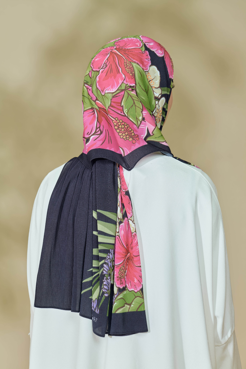 ( Wide Pleats Scarf ) Abstract x Bloom In ( Garden Of Malaysia - Black )