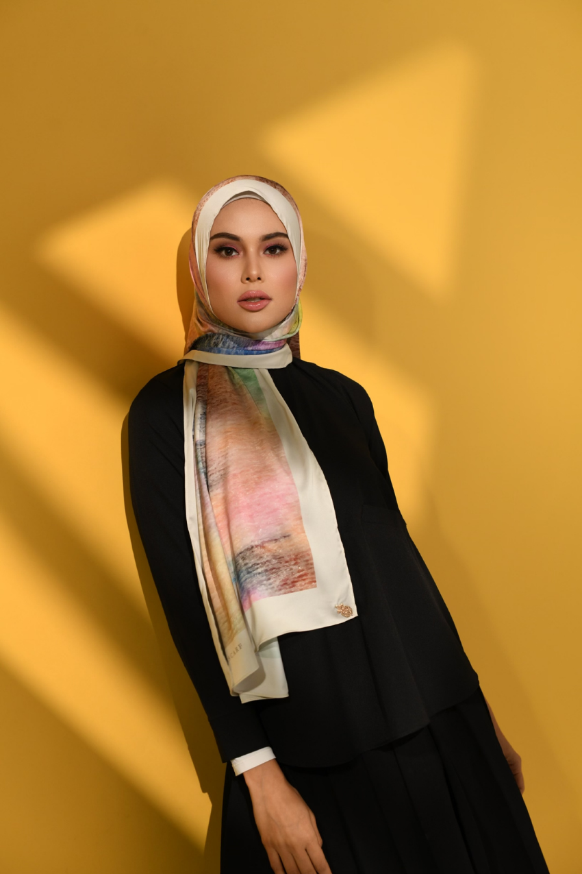 YES DEFECT-  Dolce Vita Mixed Satin Silk Long Shawl in New Dream