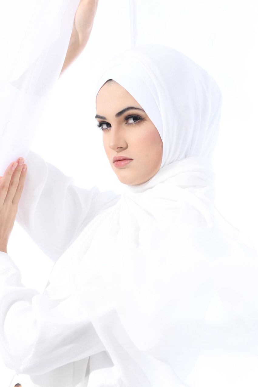 YES DEFECT - Madison Classic Lux Chiffon Semi Instant In Snow White ( Pure White )