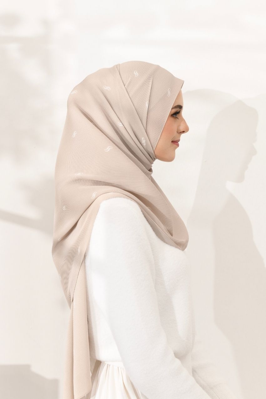 Sample - Monogram Wide Pleats Shawl (Creative Beige)