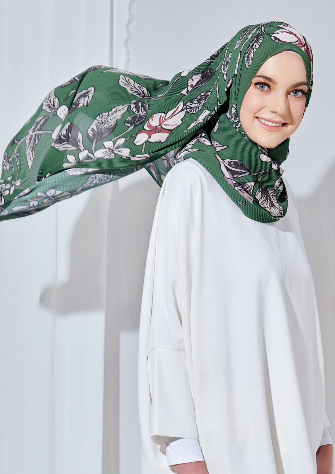 Sample - (Pleated Shawl) Bloom Journey Wide Pleats Scarf In Better