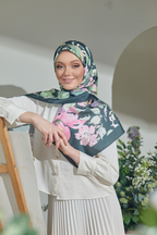 YES ( Square ) Paint in Bloom Mixed Satin Silk Scarf ( GOSSIP )