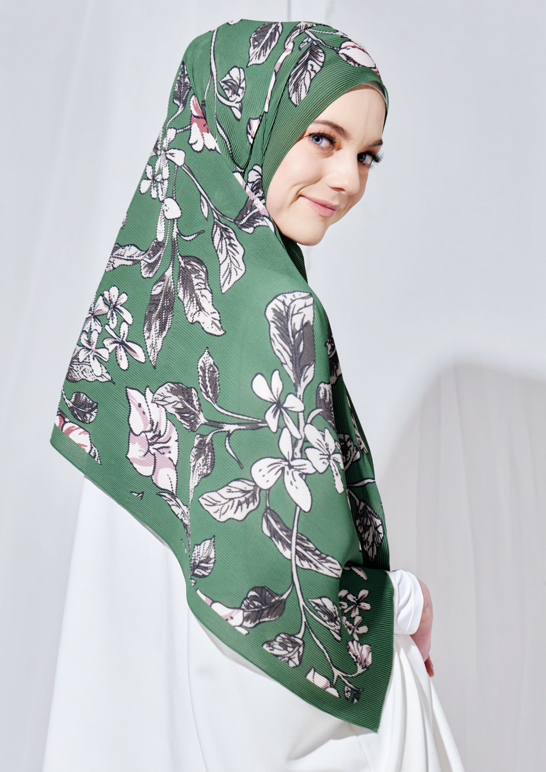 Sample - (Pleated Shawl) Bloom Journey Wide Pleats Scarf In Better