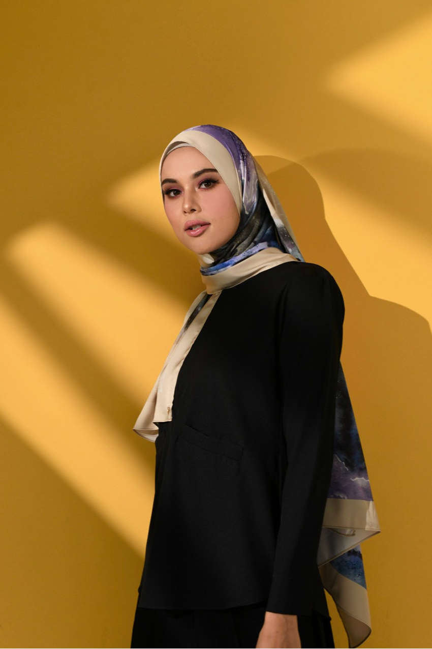 YES Dolce Vita Mixed Satin Silk Shawl in Magical