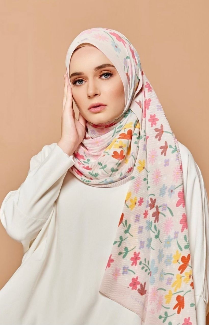 (SAMPLE)(PLEATS WIDE) Hello Gorgeous in Jarden