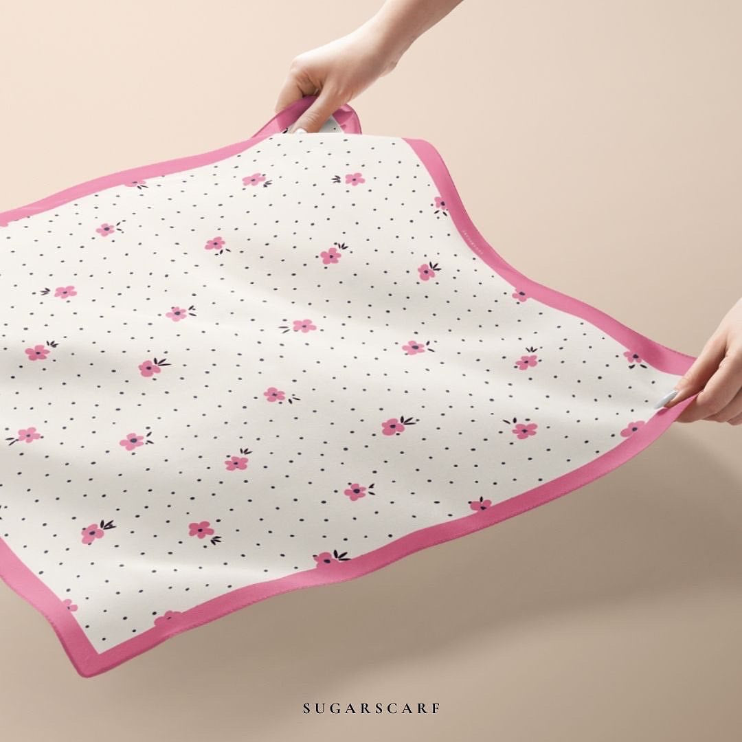 (SAMPLE) (PLEATS WIDE) Hello Gorgeous in Pretty in Pink