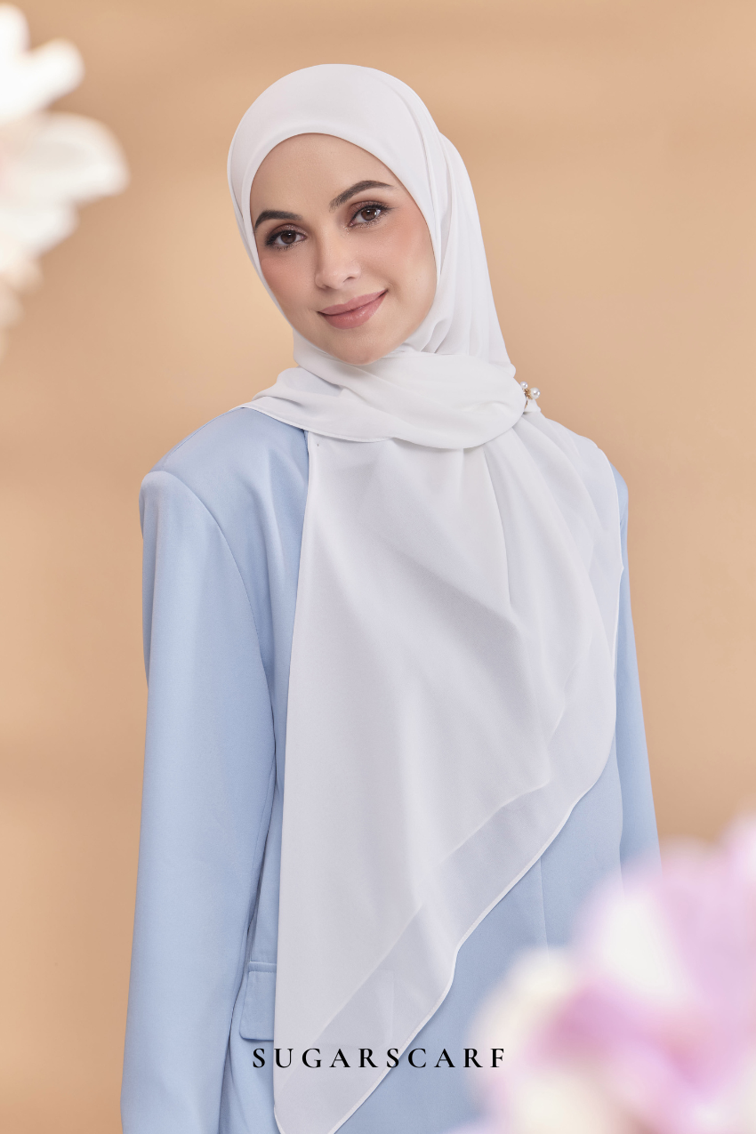 YES DEFECT - Emily Lux Chiffon ( Boss Babe - Winter White )