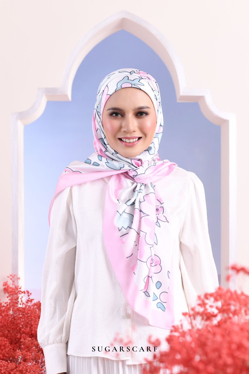YES DEFECT -  ( Square ) Garden of Hurrem Bloom Mixed Silk Satin Scarf ( KAMELYA )