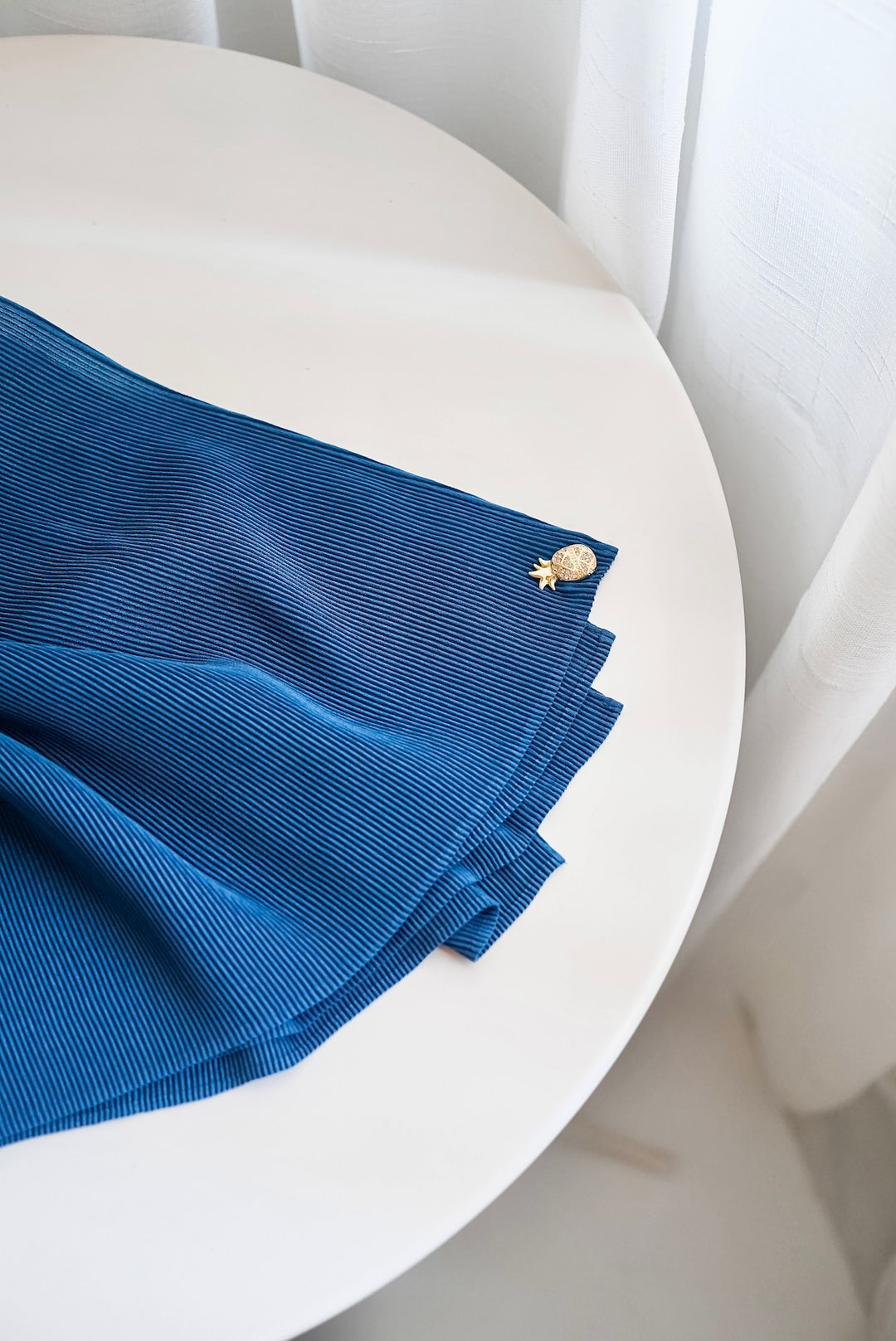 (SAMPLE) Breeze Plain Glitter Wide Full Pleats Shawl In No-Deok