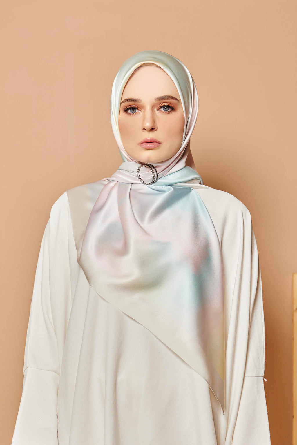 YES HelloGorgeous (SQUARE Mixed Satin Silk ) in Unicorn