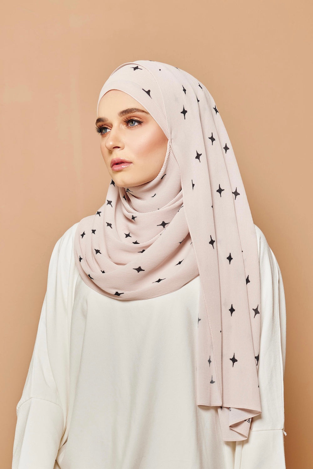 (SAMPLE) (PLEATS WIDE) Hello Gorgeous in KiraKira