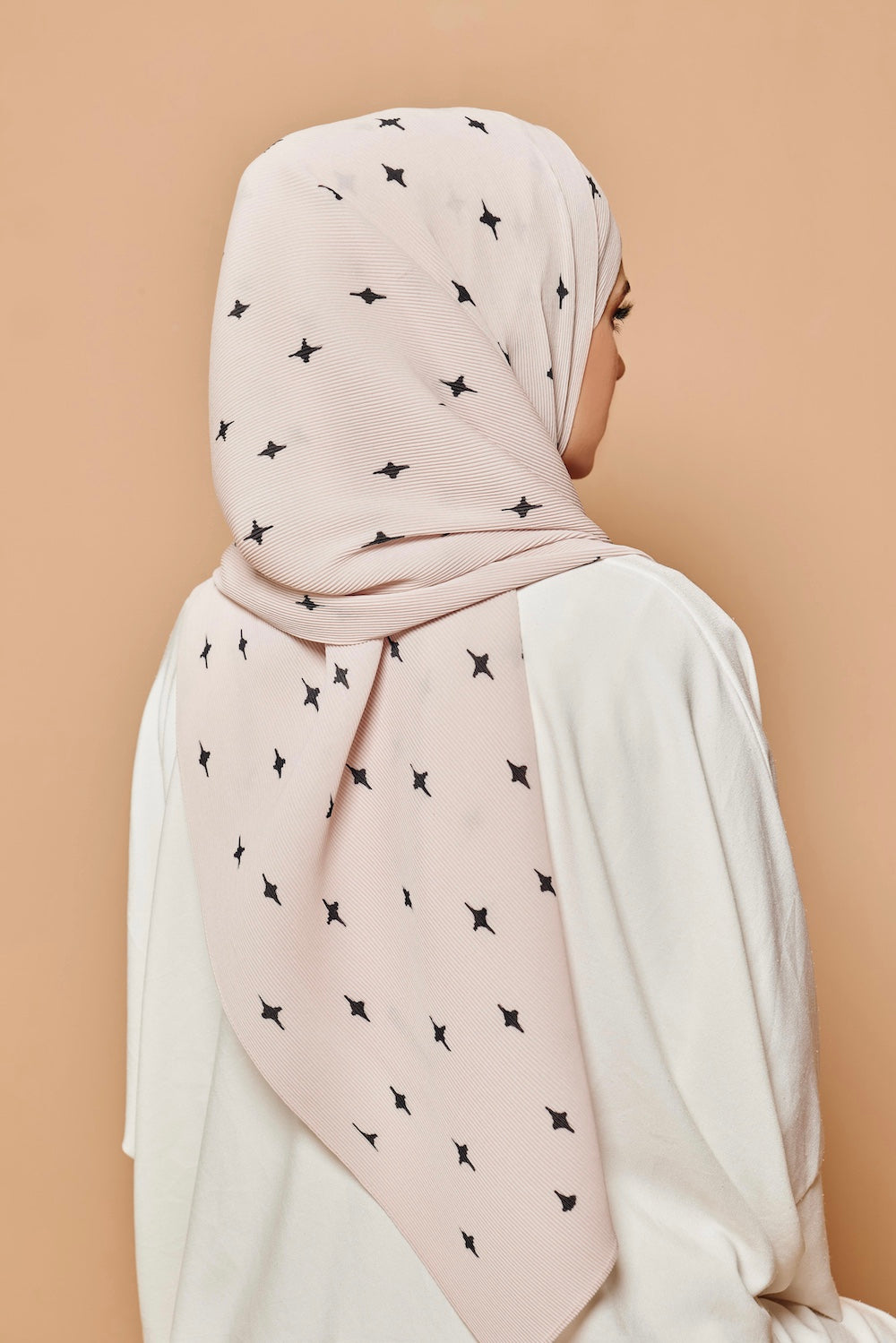 (SAMPLE) (PLEATS WIDE) Hello Gorgeous in KiraKira