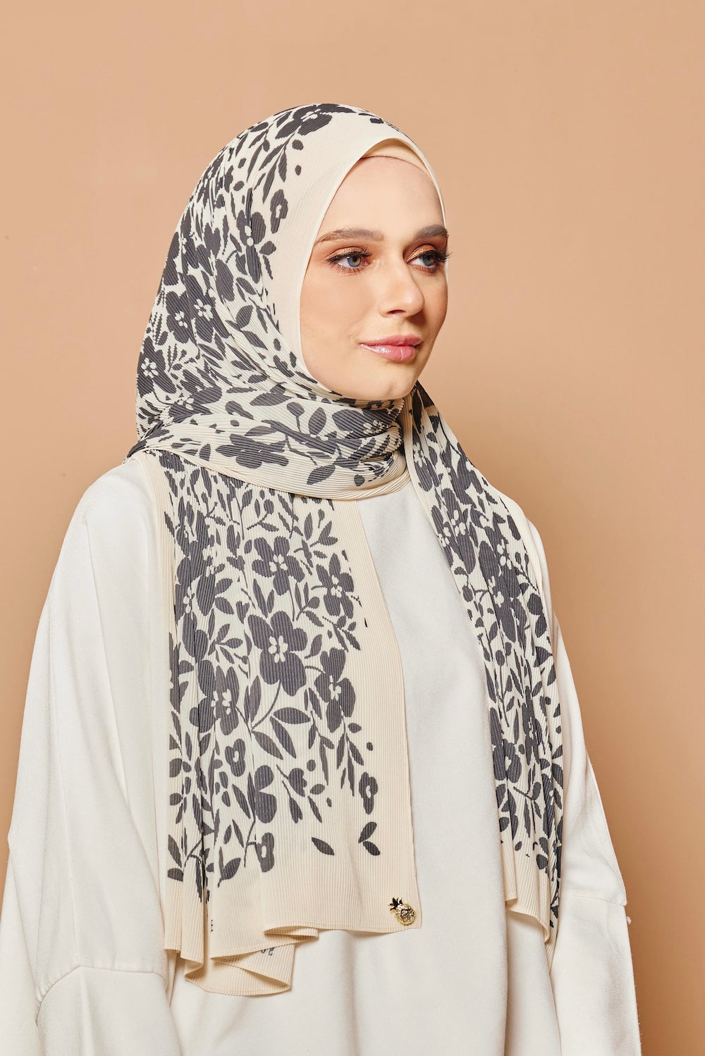 (SAMPLE) (PLEATS WIDE) Hello Gorgeous in Amazing