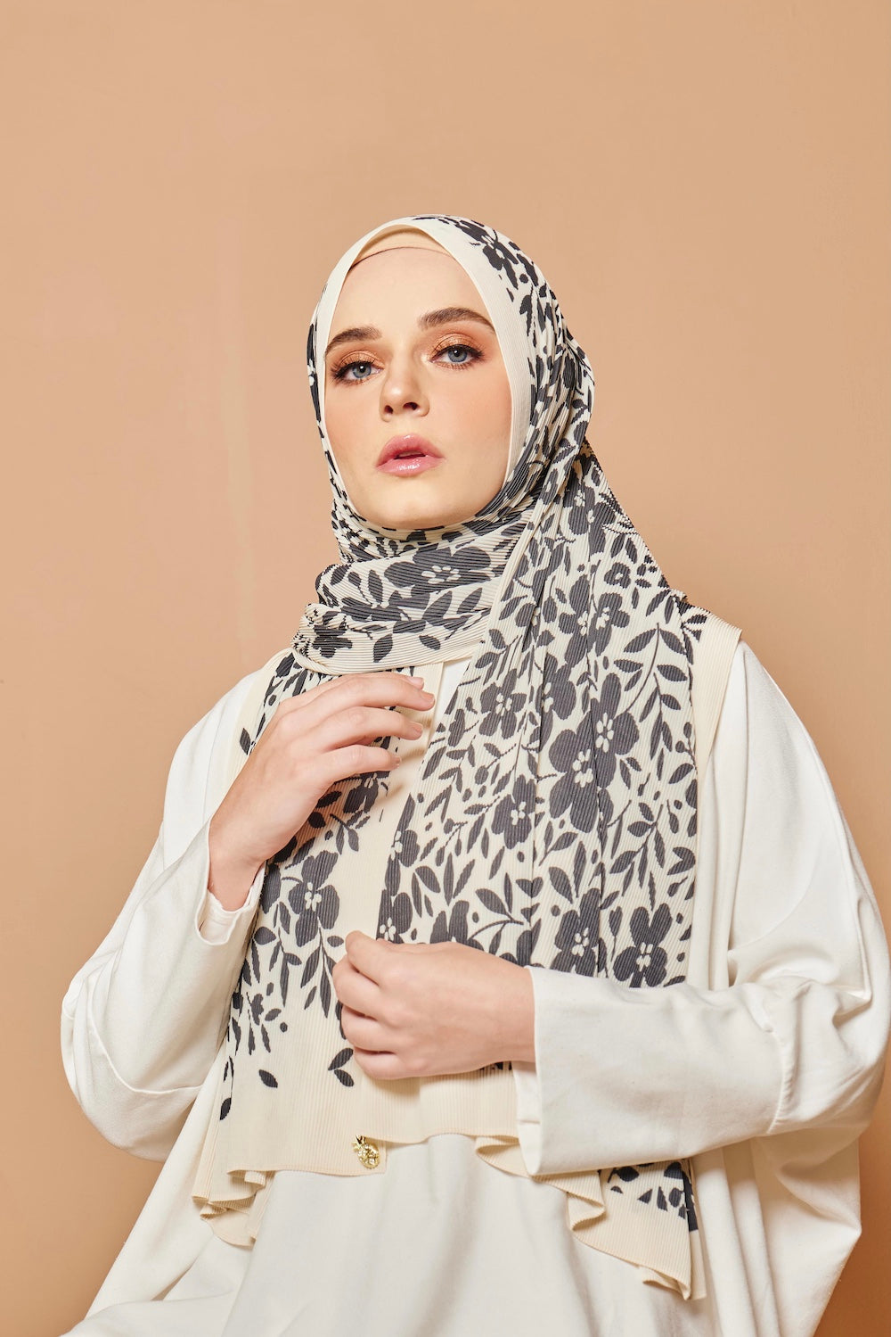 (SAMPLE) (PLEATS WIDE) Hello Gorgeous in Amazing