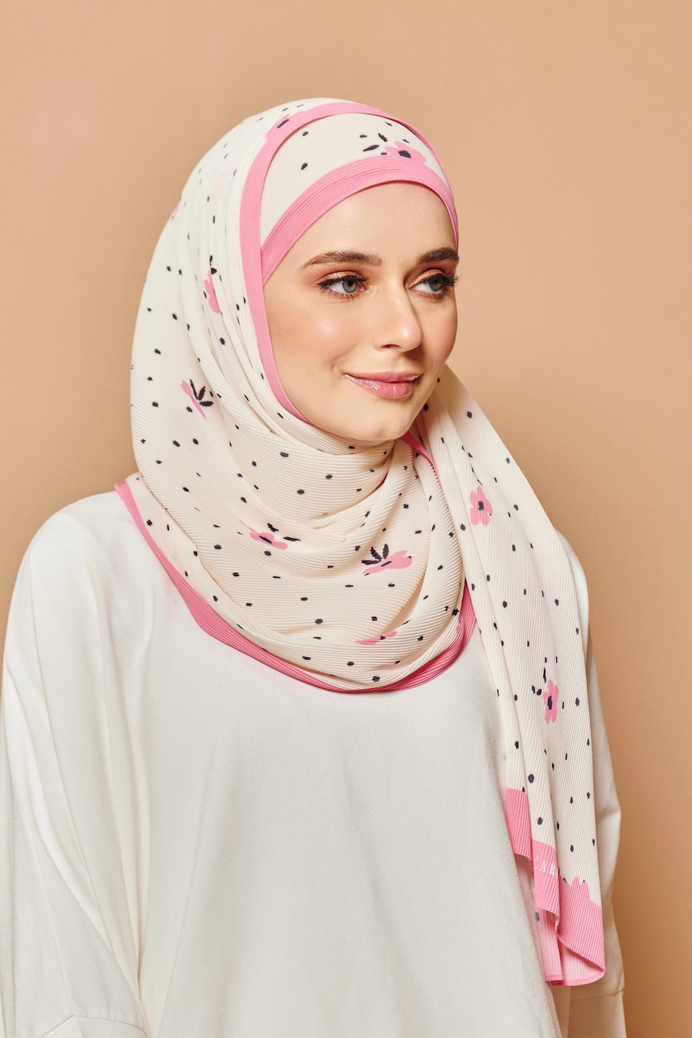 (SAMPLE) (PLEATS WIDE) Hello Gorgeous in Pretty in Pink