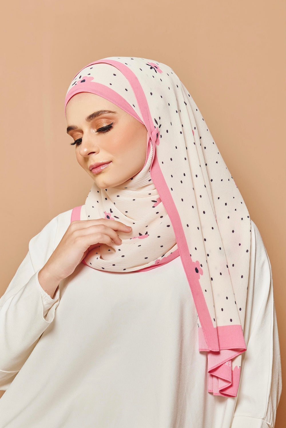 (SAMPLE) (PLEATS WIDE) Hello Gorgeous in Pretty in Pink