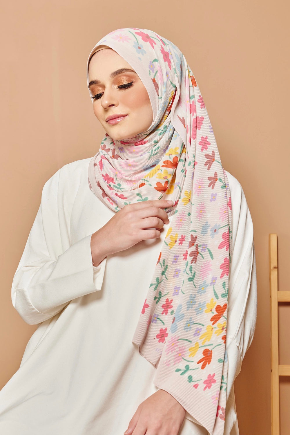 (SAMPLE)(PLEATS WIDE) Hello Gorgeous in Jarden