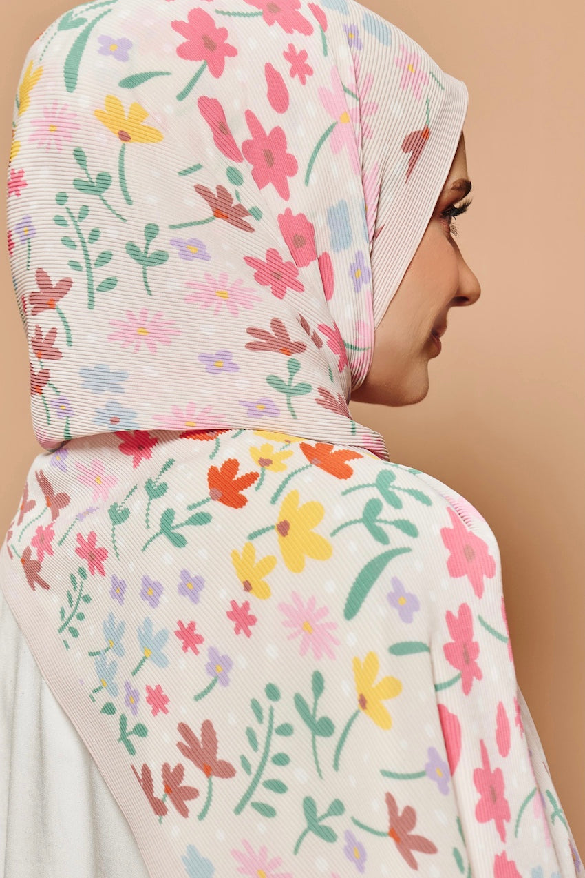 (SAMPLE)(PLEATS WIDE) Hello Gorgeous in Jarden