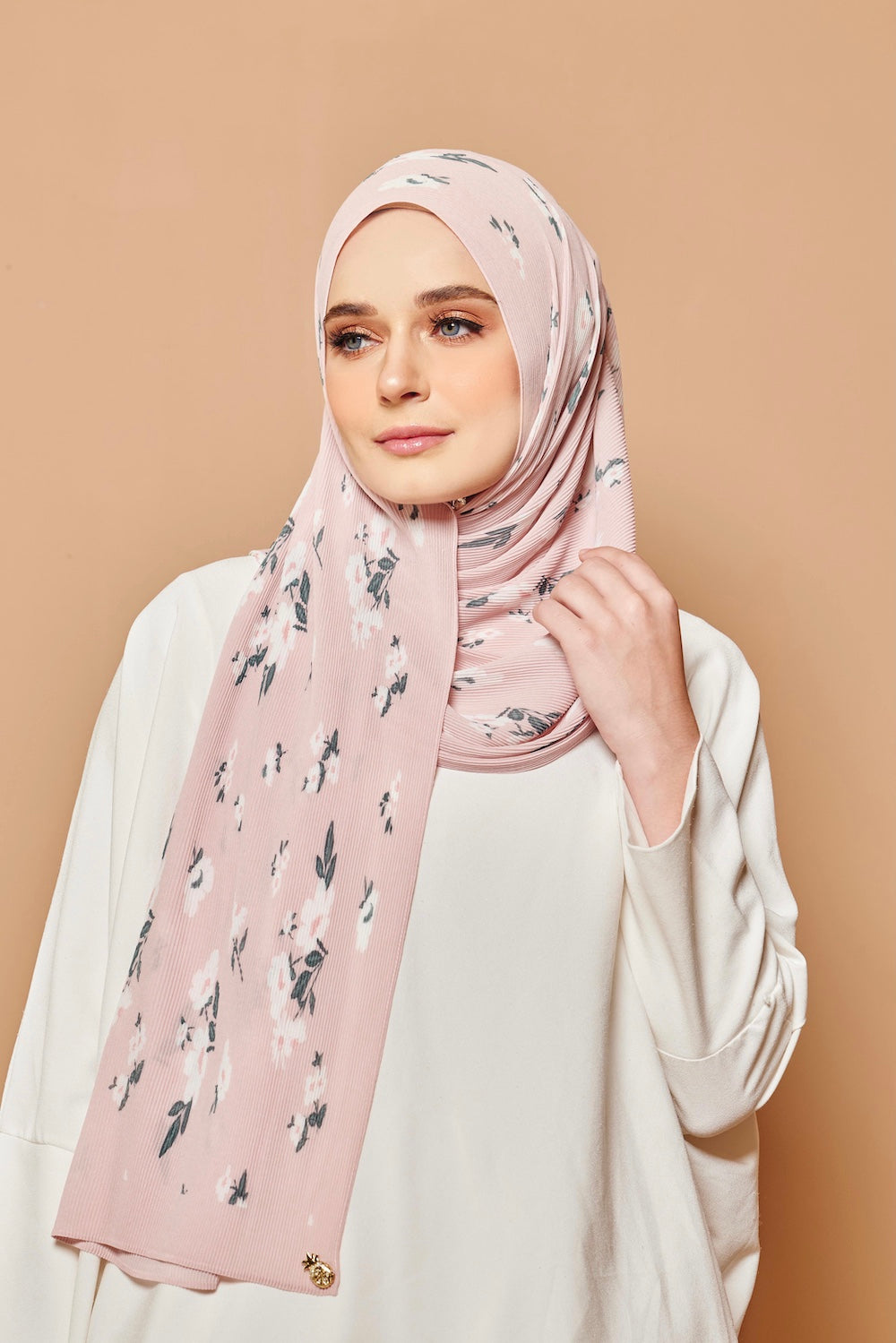 Sample - (PLEATS WIDE) Hello Gorgeous in Baby